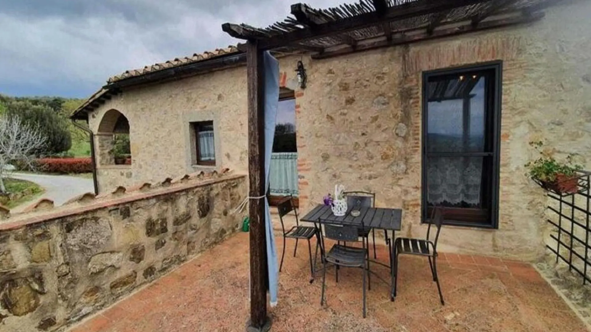 Pleasant Holiday Home In Seggiano With Private Terrace