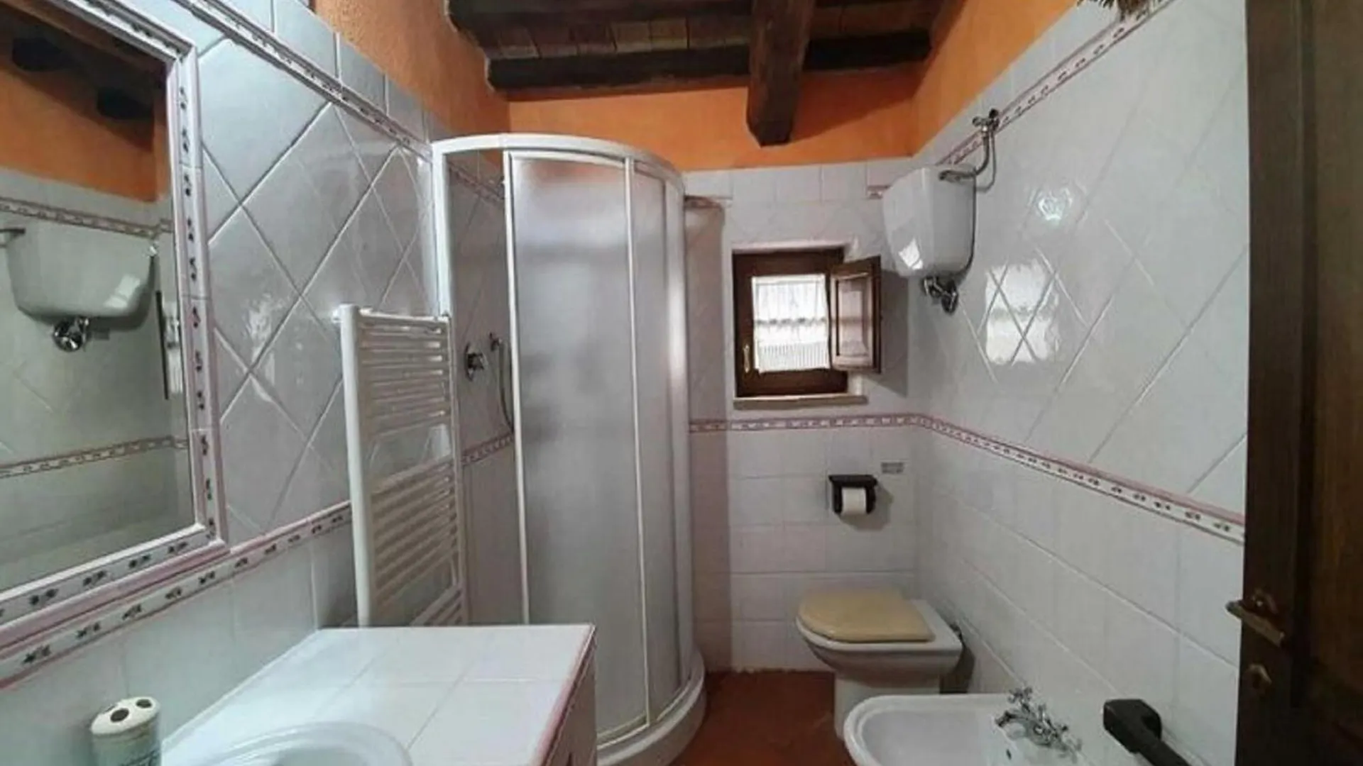 Pleasant Holiday Home In Seggiano With Private Terrace