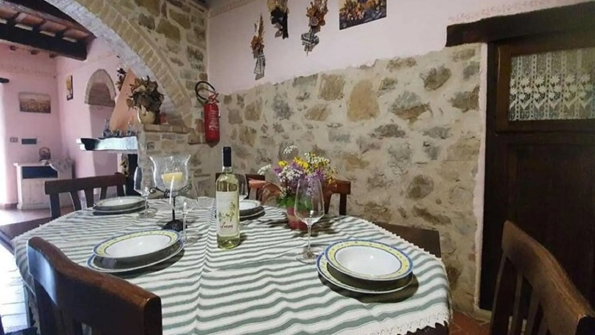 Pleasant Holiday Home In Seggiano With Private Terrace