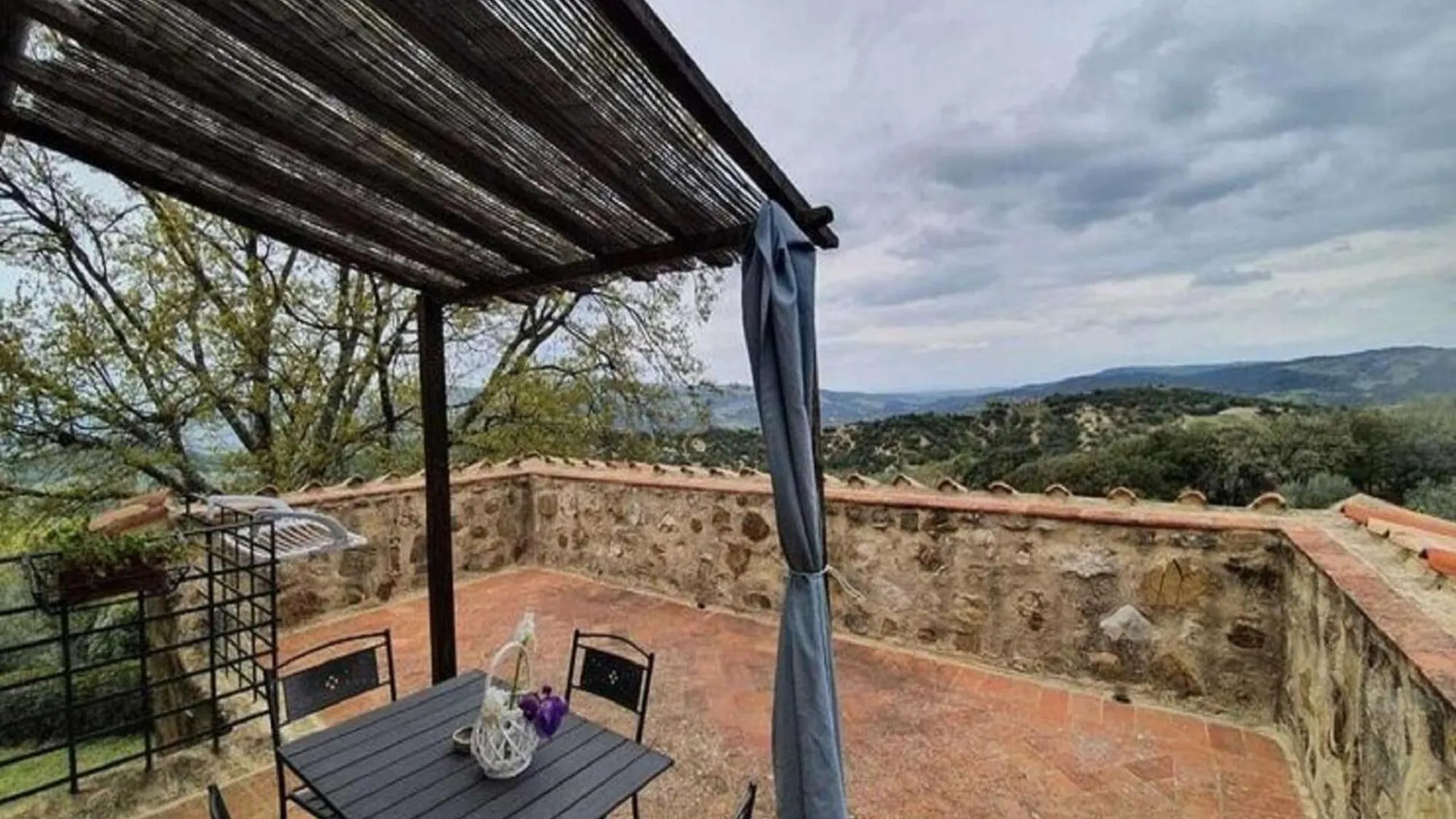 Pleasant Holiday Home In Seggiano With Private Terrace