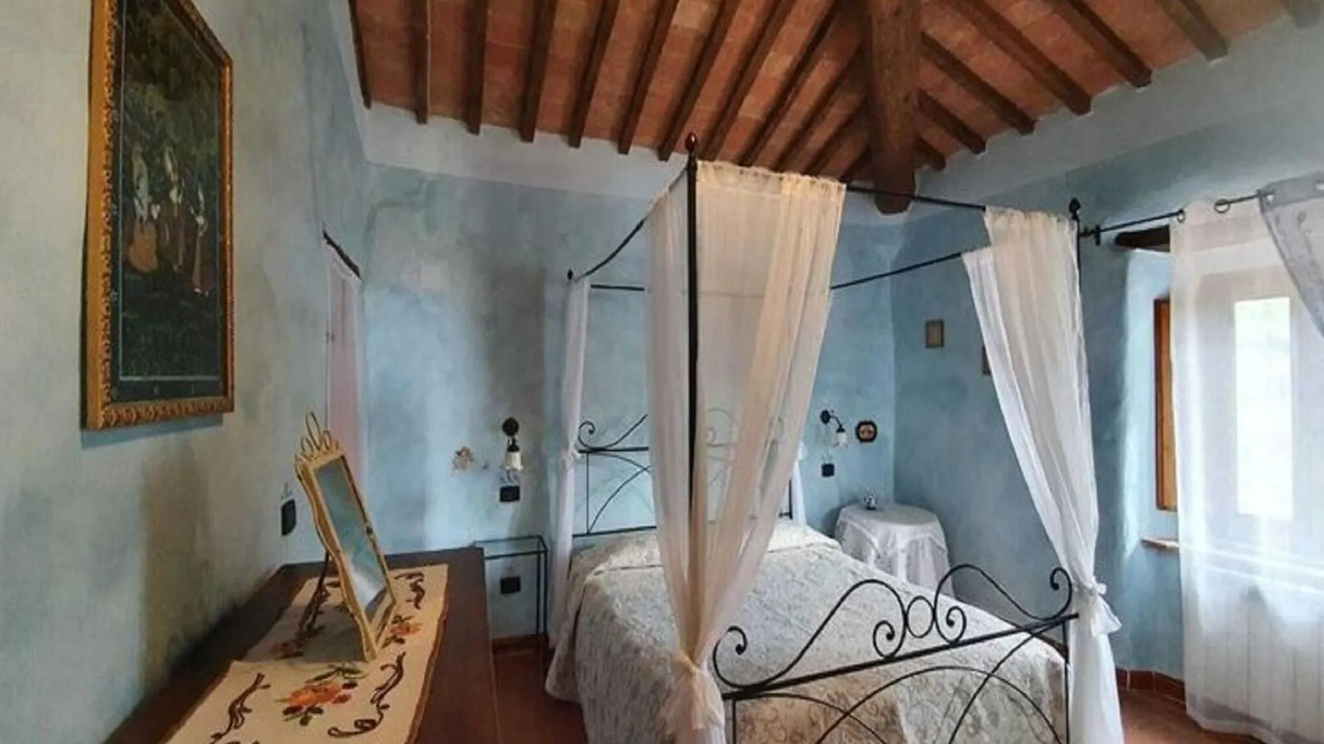 Pleasant Holiday Home In Seggiano With Private Terrace