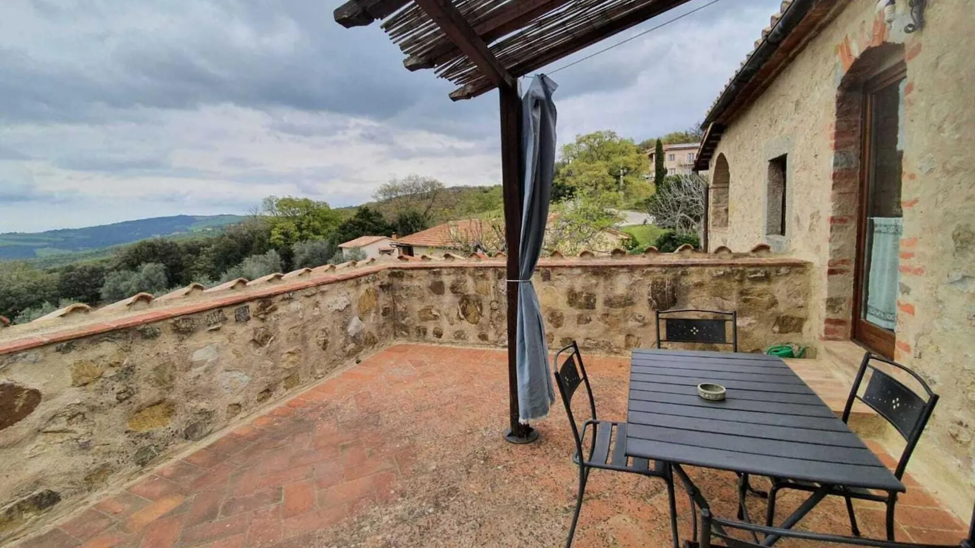 Pleasant Holiday Home In Seggiano With Private Terrace