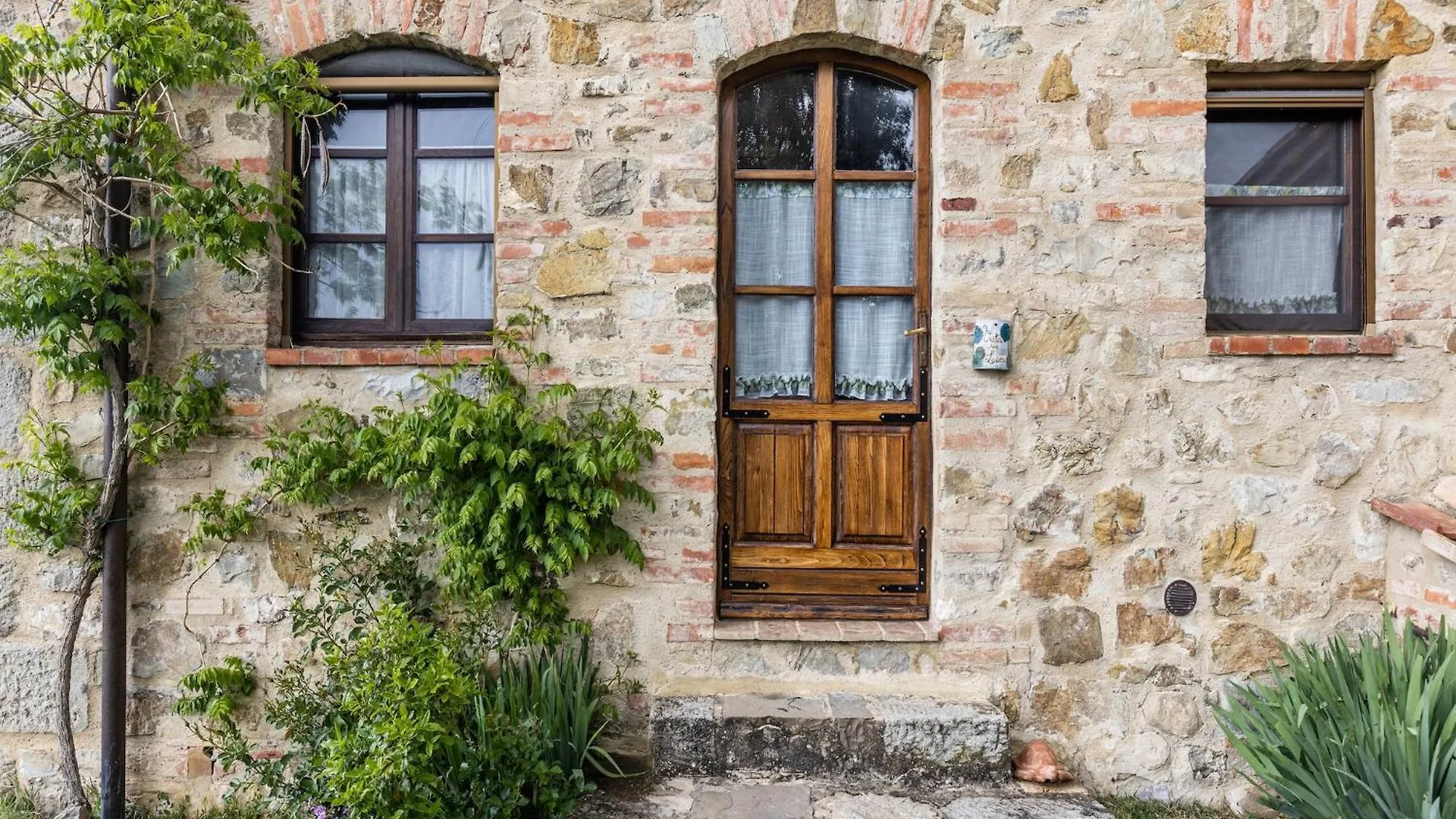 Pleasant Holiday Home In Seggiano With Private Terrace